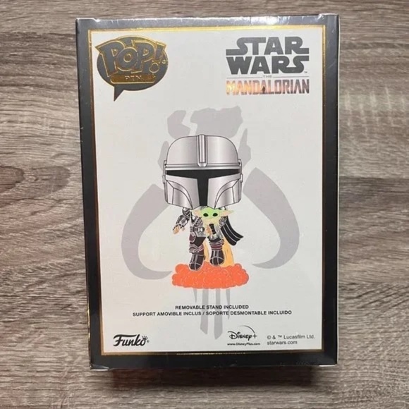 Funko POP! Pins: #SE Star Wars: The Mandalorian - Mando Holding Grogu - Picture 3 of 6